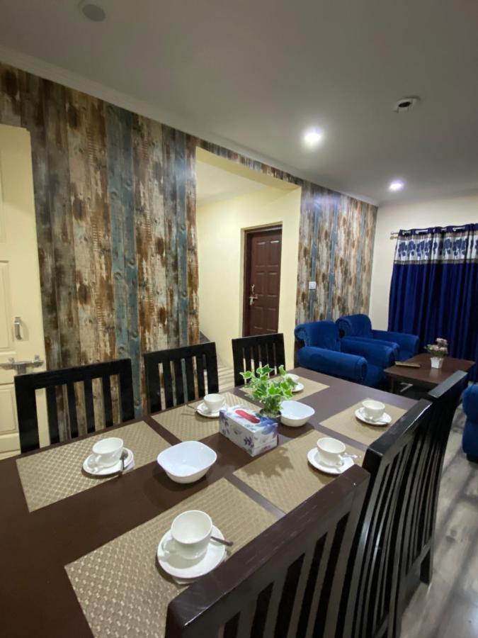 Khwaab Gah By The Khayabaan-Homestay Apartments Fully Furnished With Functional Kitchen, Wifi & Parking In City Centre Srīnagar Esterno foto