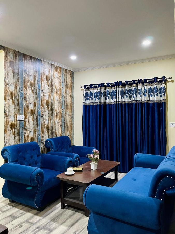 Khwaab Gah By The Khayabaan-Homestay Apartments Fully Furnished With Functional Kitchen, Wifi & Parking In City Centre Srīnagar Esterno foto