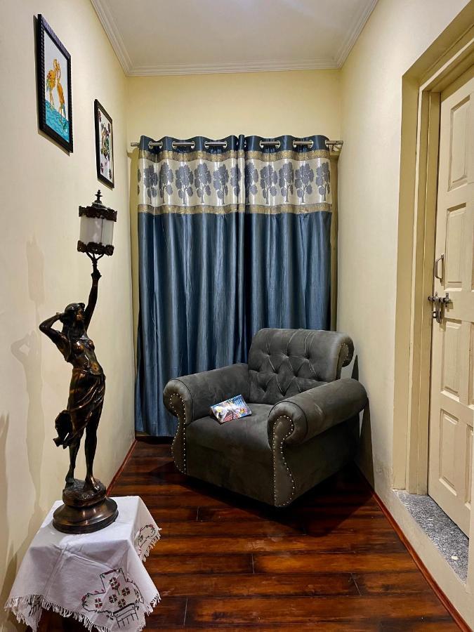 Khwaab Gah By The Khayabaan-Homestay Apartments Fully Furnished With Functional Kitchen, Wifi & Parking In City Centre Srīnagar Esterno foto