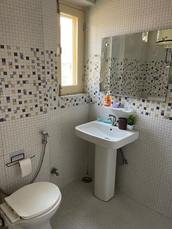 Khwaab Gah By The Khayabaan-Homestay Apartments Fully Furnished With Functional Kitchen, Wifi & Parking In City Centre Srīnagar Camera foto