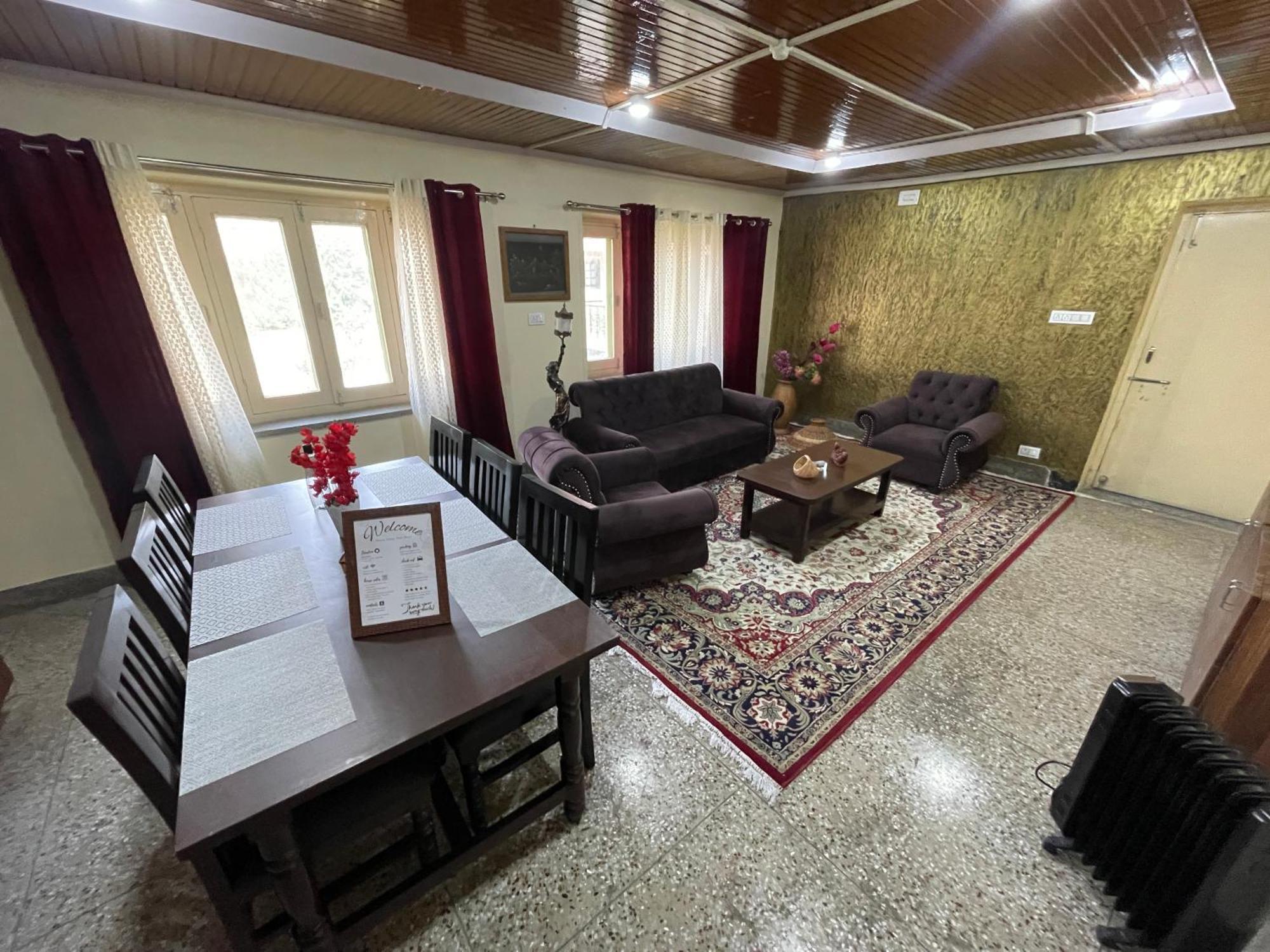 Khwaab Gah By The Khayabaan-Homestay Apartments Fully Furnished With Functional Kitchen, Wifi & Parking In City Centre Srīnagar Esterno foto
