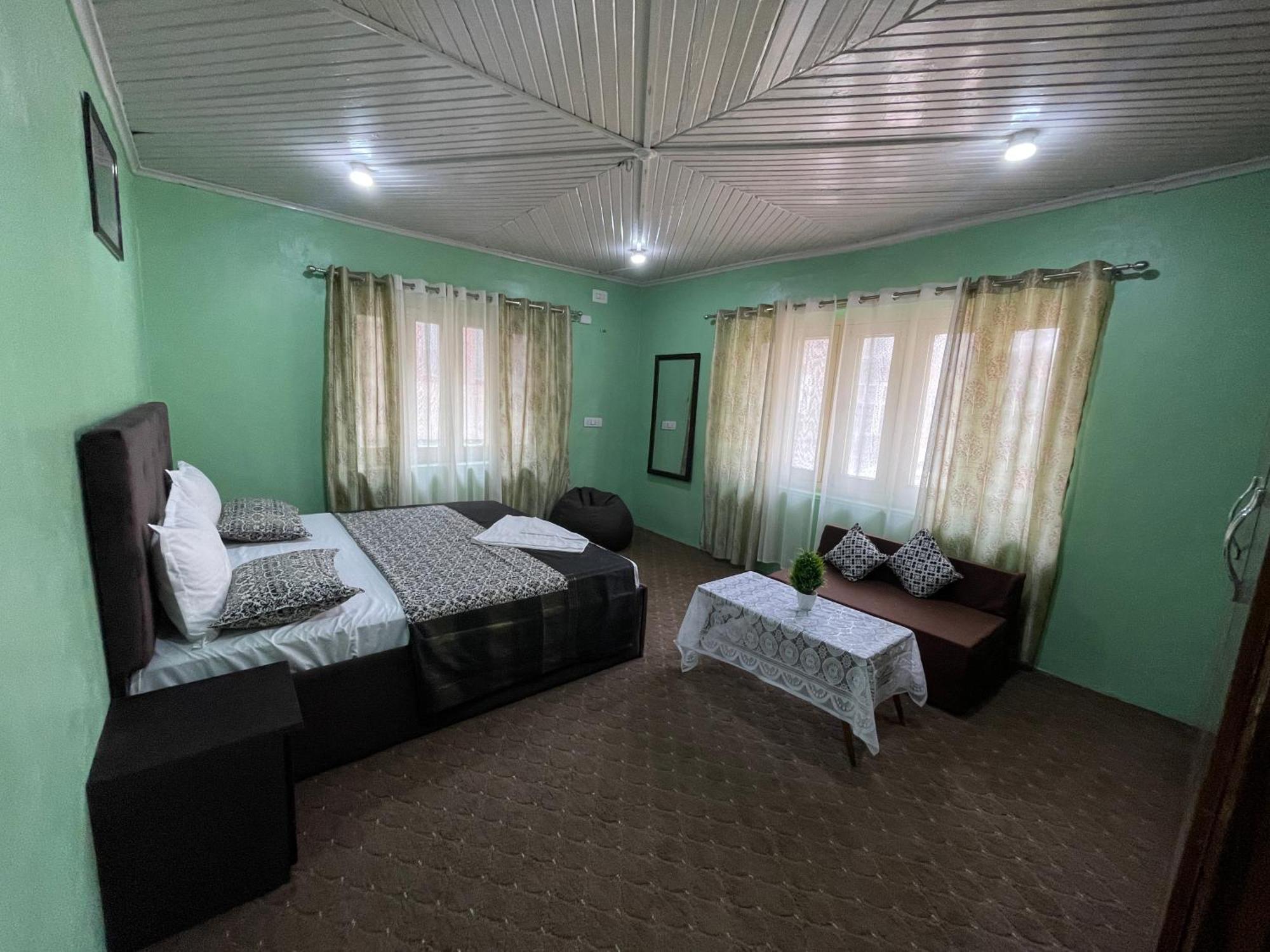 Khwaab Gah By The Khayabaan-Homestay Apartments Fully Furnished With Functional Kitchen, Wifi & Parking In City Centre Srīnagar Esterno foto