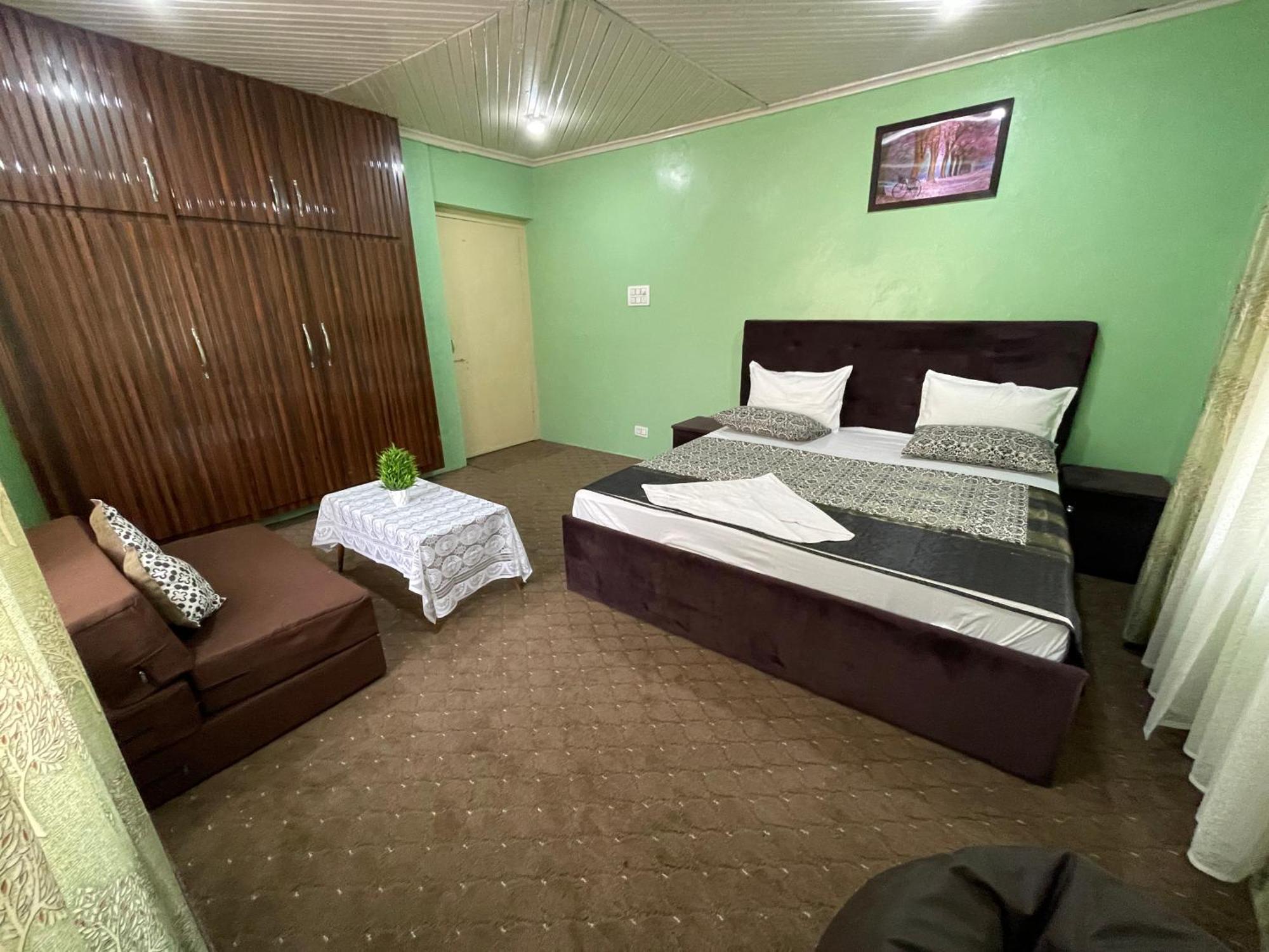 Khwaab Gah By The Khayabaan-Homestay Apartments Fully Furnished With Functional Kitchen, Wifi & Parking In City Centre Srīnagar Esterno foto