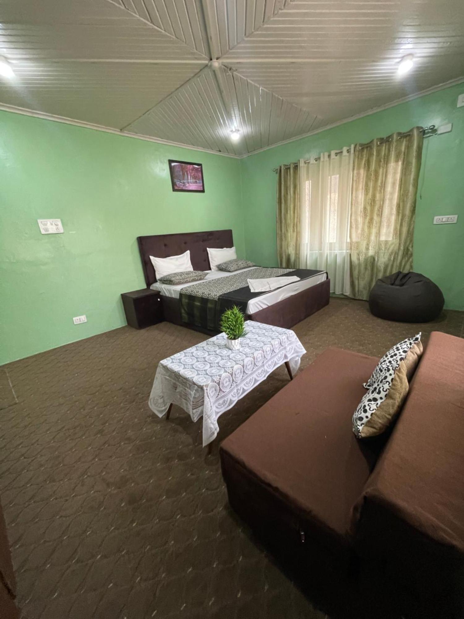 Khwaab Gah By The Khayabaan-Homestay Apartments Fully Furnished With Functional Kitchen, Wifi & Parking In City Centre Srīnagar Esterno foto